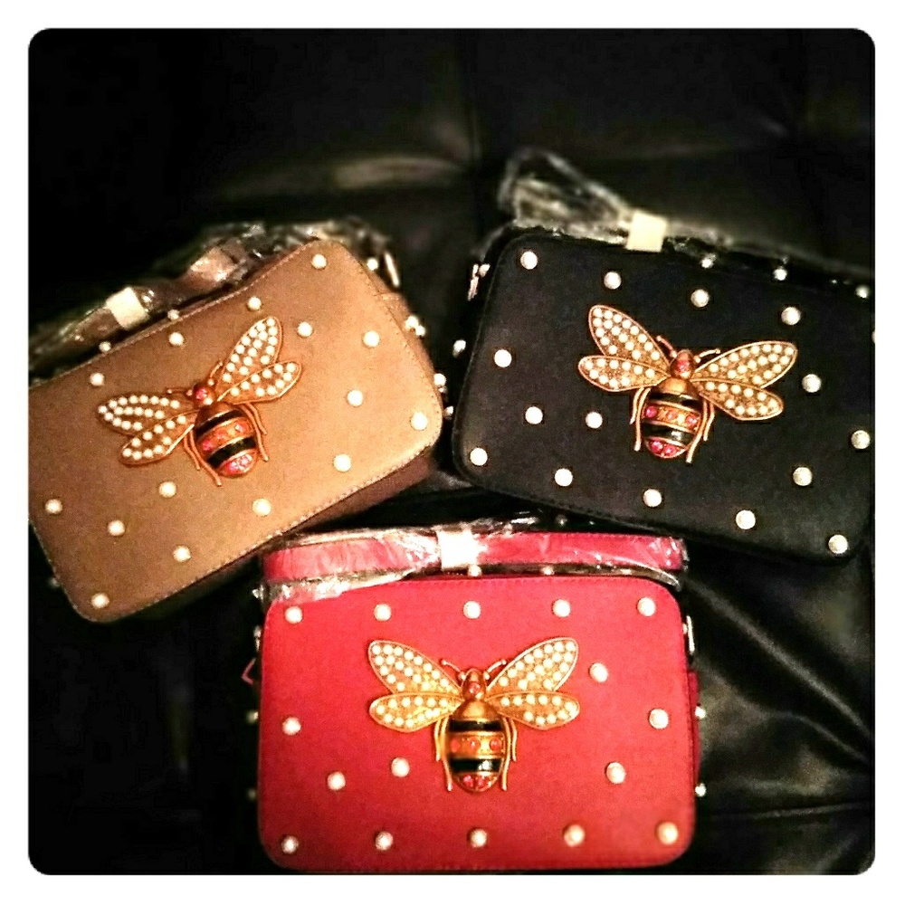 Akeela Crossbody (red)